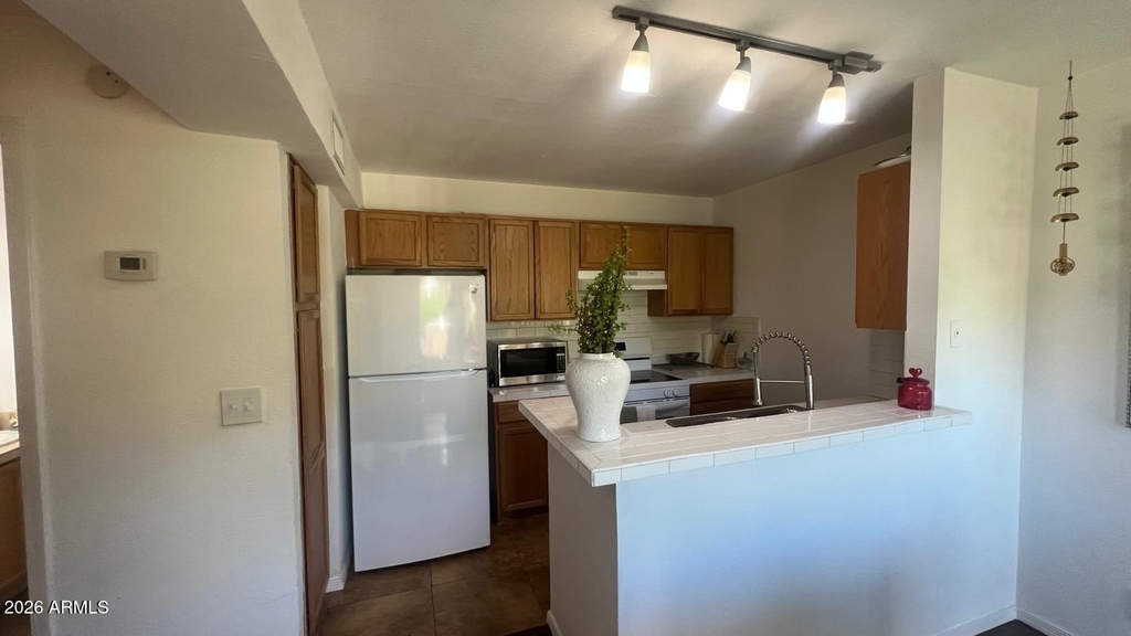 8055 E Thomas Road E - Photo 2