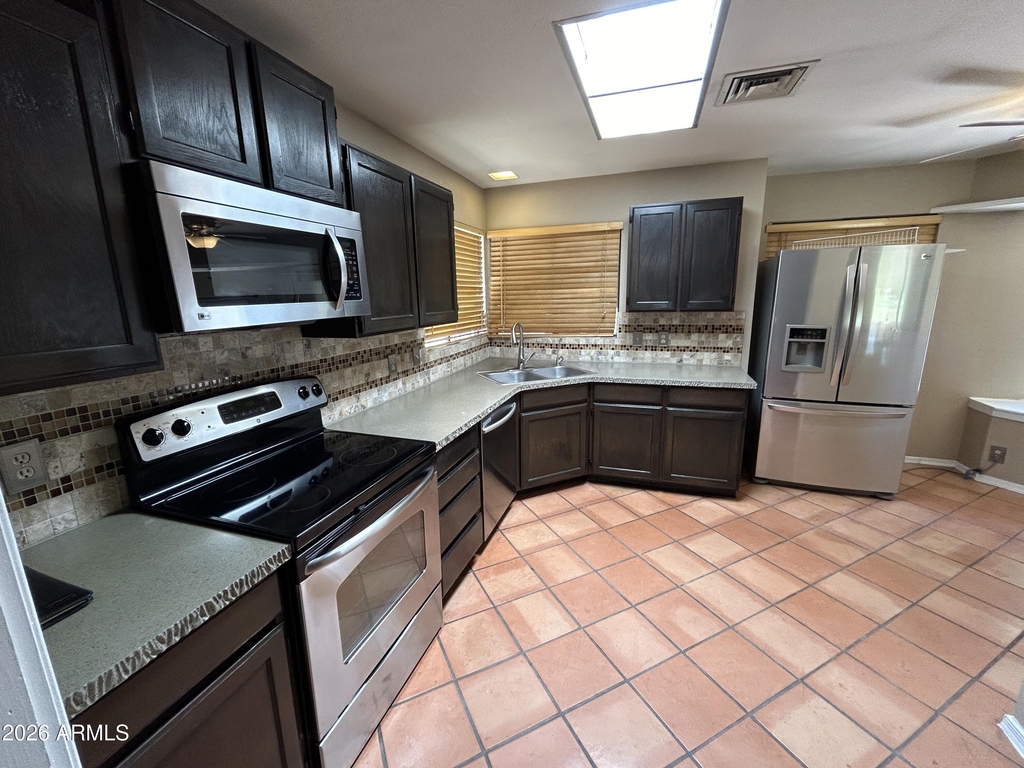 7511 W Kimberly Way - Photo 2