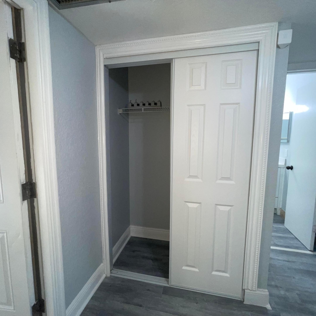 3427 Nw 47th Avenue - Photo 4