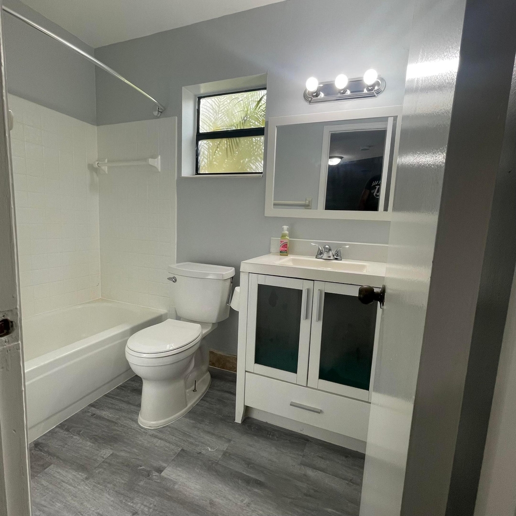 3427 Nw 47th Avenue - Photo 6