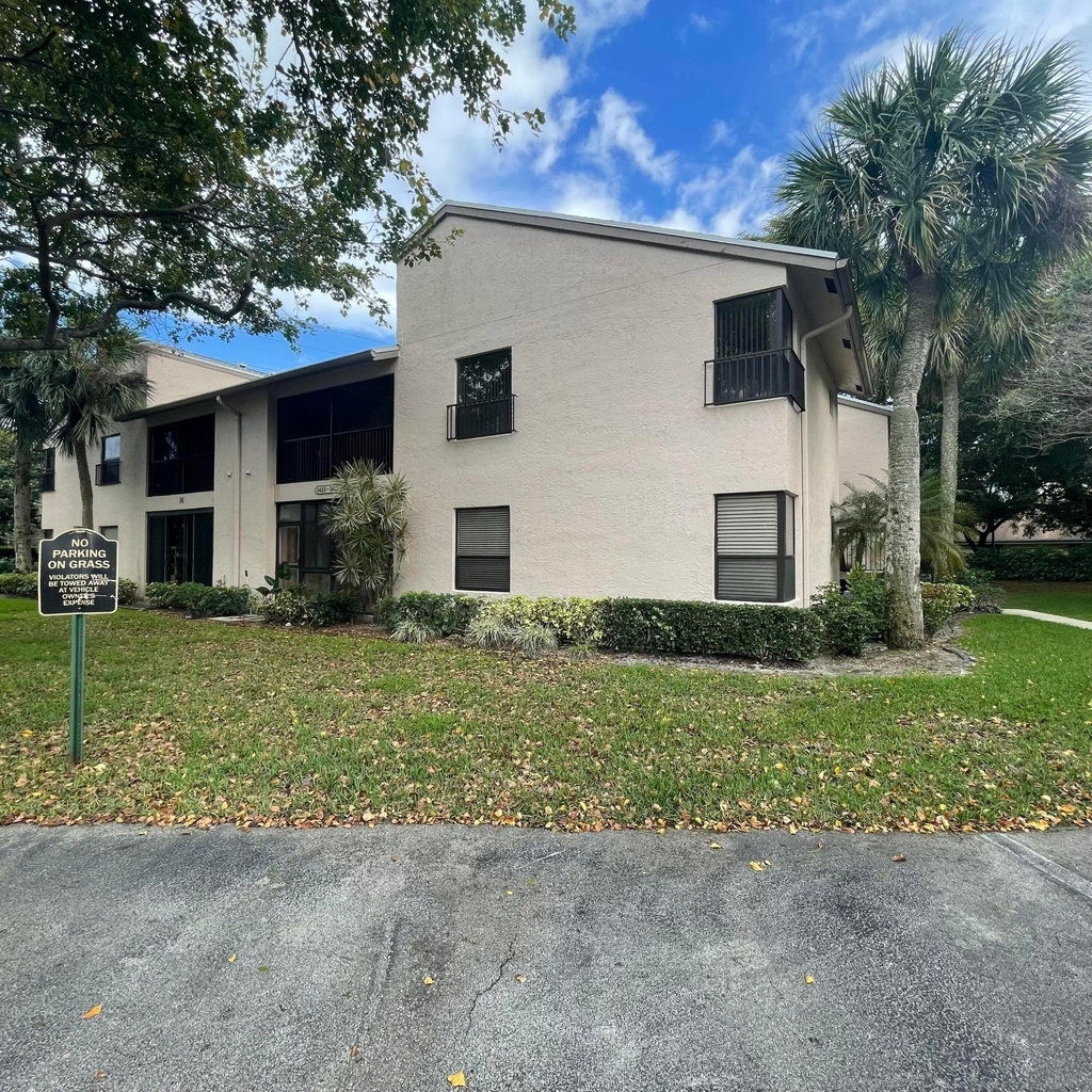 3427 Nw 47th Avenue - Photo 1