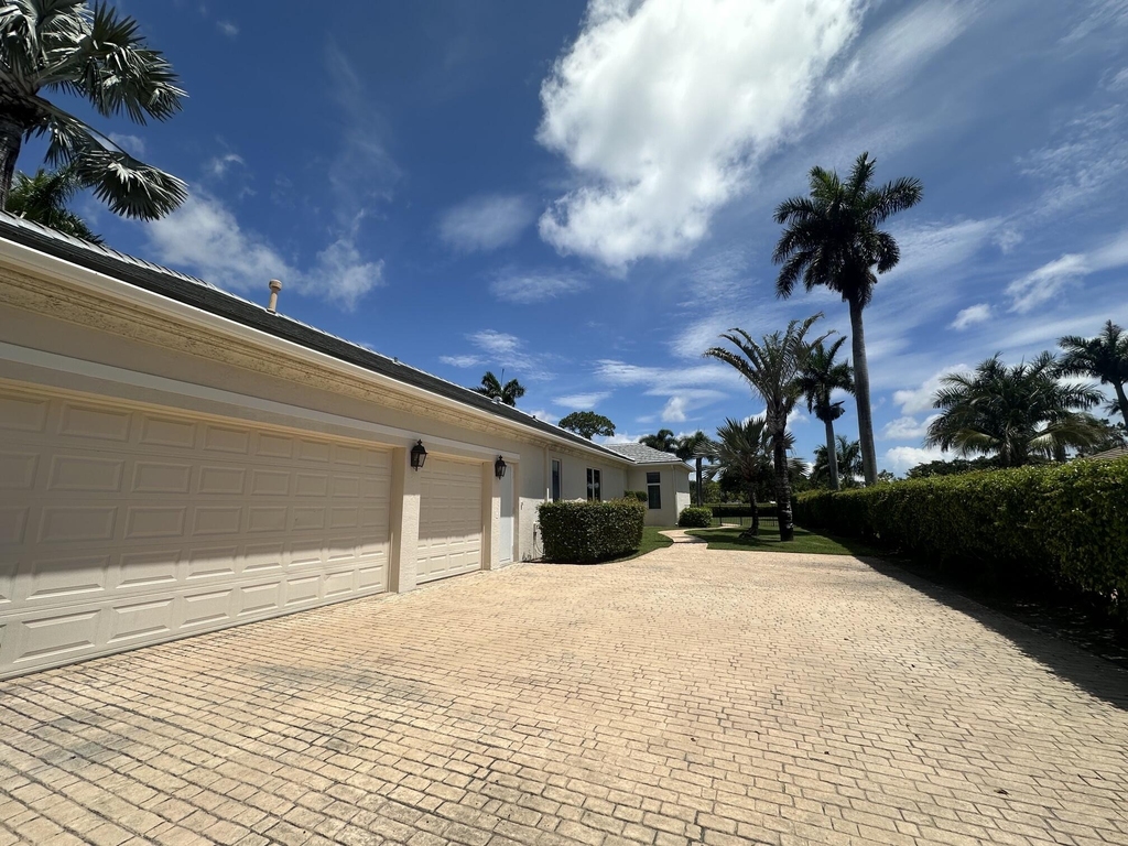 645 Atlantis Estates Way - Photo 3