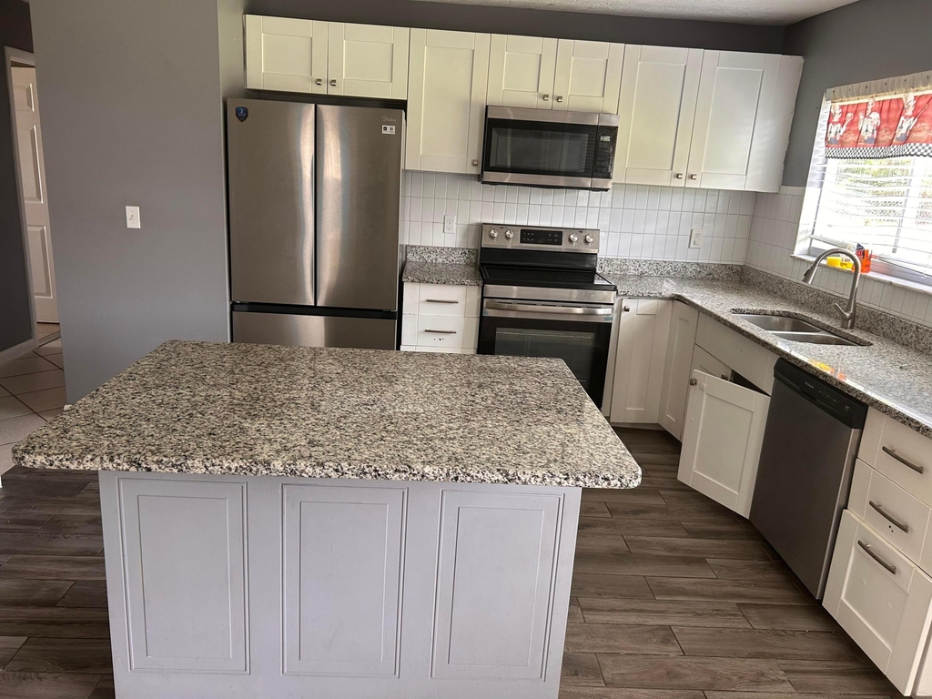 2029 Se Hideaway Circle - Photo 1