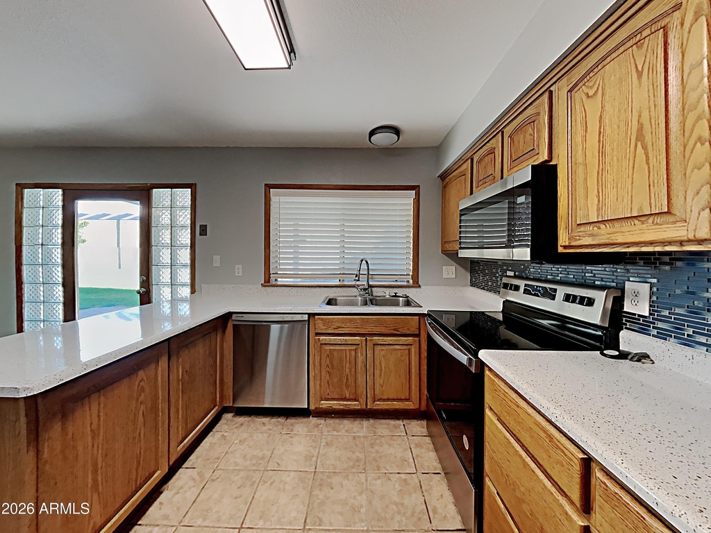 2440 E Dahlia Drive - Photo 3