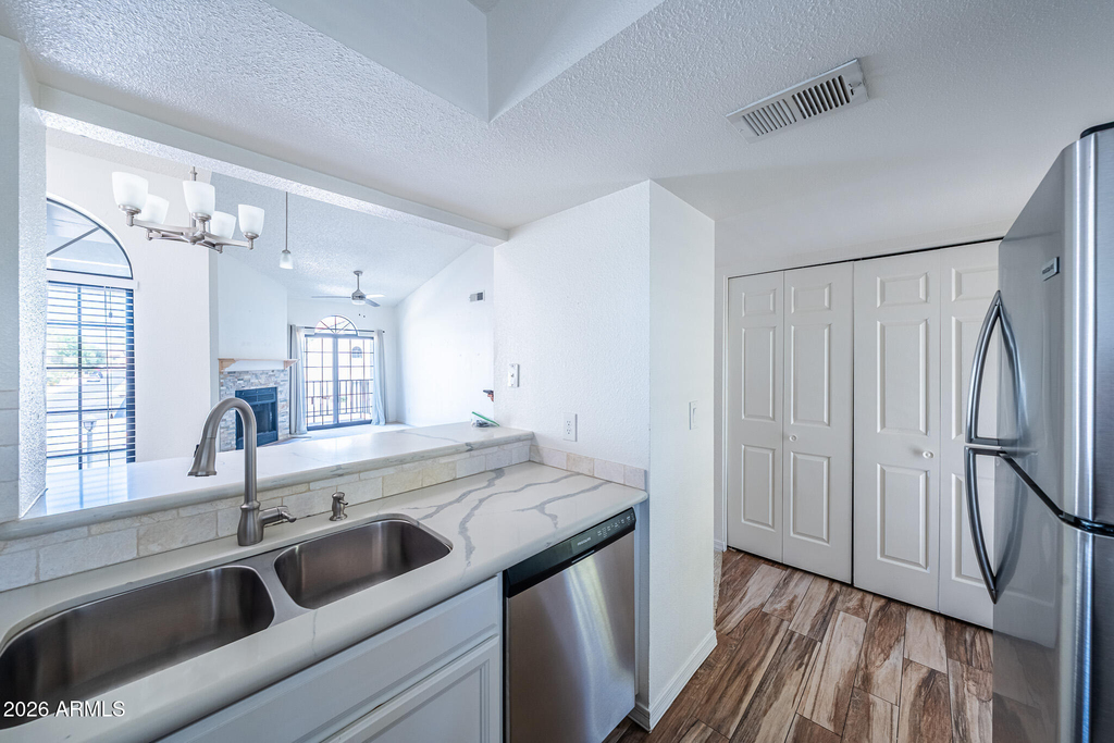 11011 N 92nd Street - Photo 7