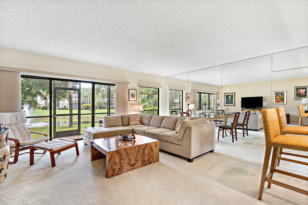 11863 Wimbledon Circle - Photo 0