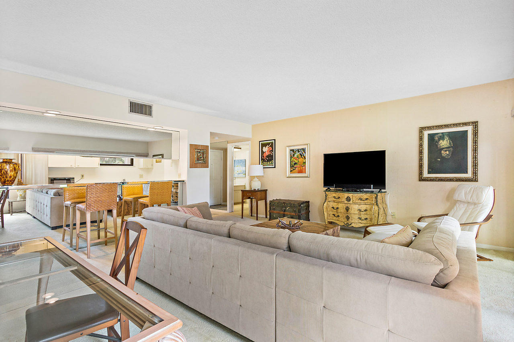 11863 Wimbledon Circle - Photo 9