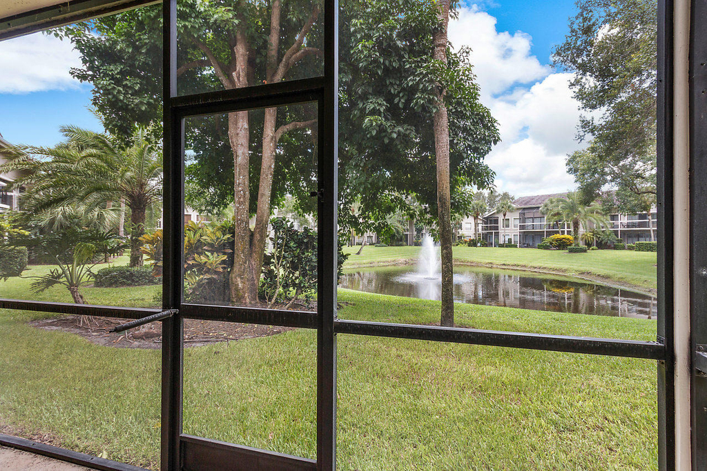 11863 Wimbledon Circle - Photo 4