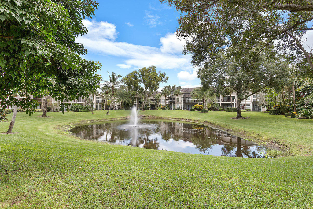 11863 Wimbledon Circle - Photo 12