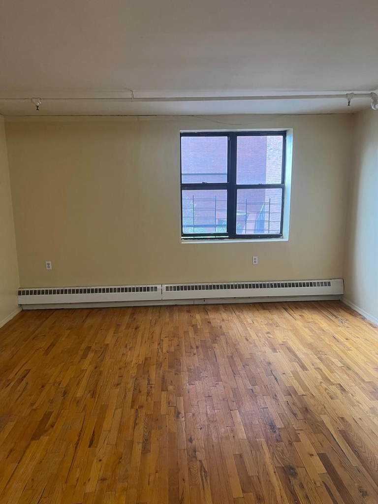 Main Street / Warburton Avenue - Photo 2