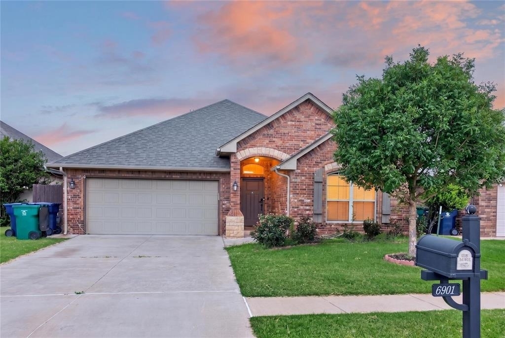6901 Nw 149th Street - Photo 2