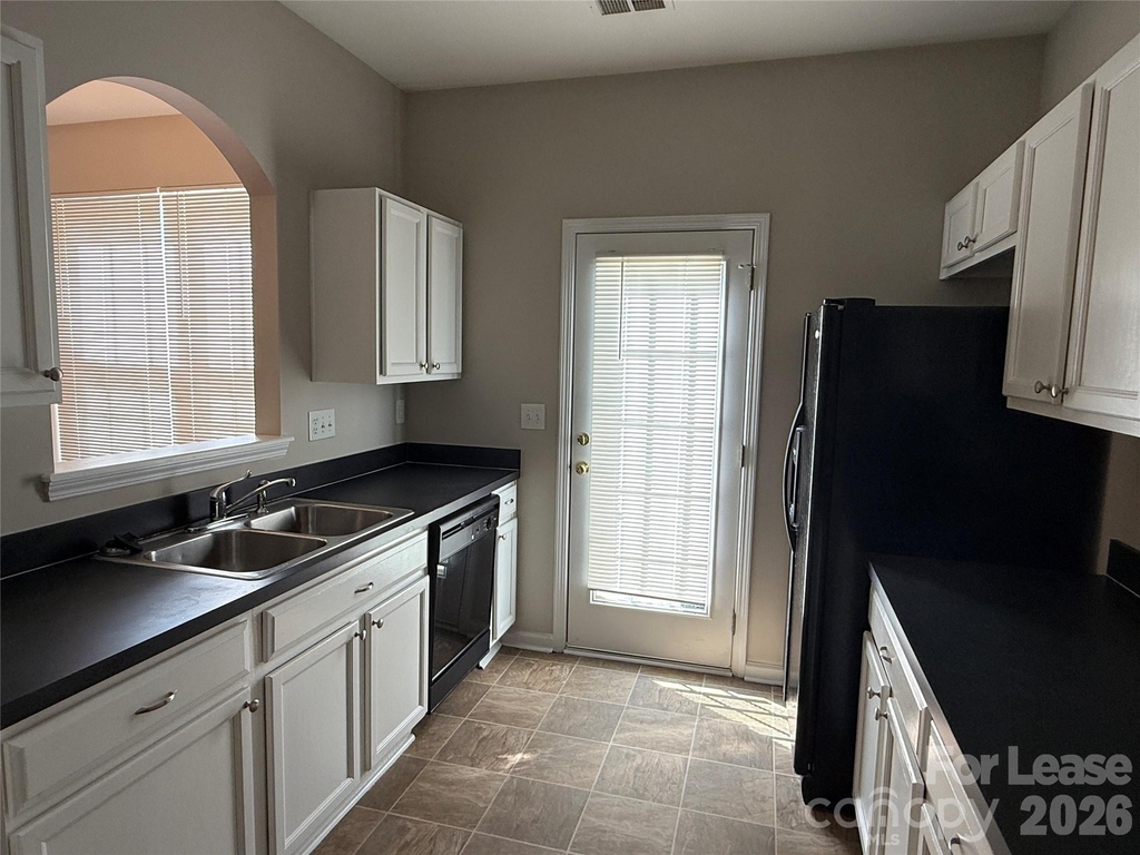 2152 Whispering Way - Photo 4