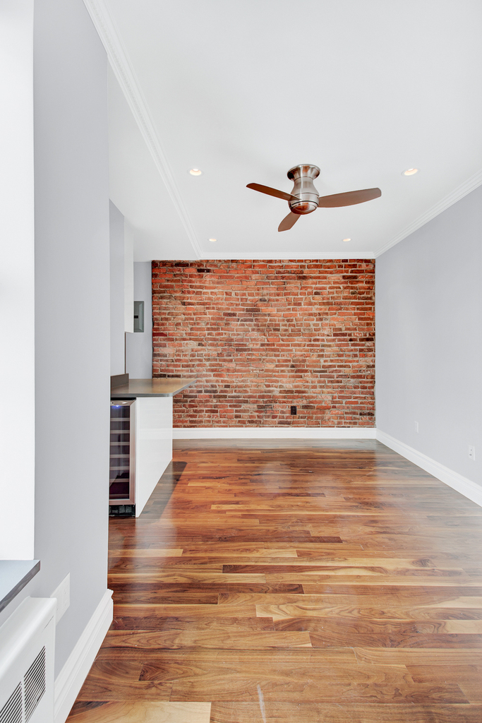 1590 Lexington Avenue, #10 - Photo 4