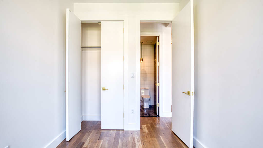 1052 Dean St - Photo 2