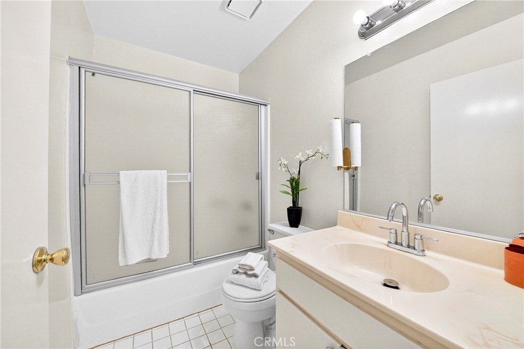 2324 Lillyvale Avenue - Photo 4