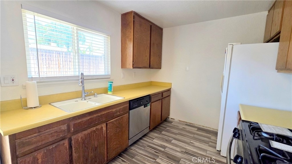 1546 Clock Avenue - Photo 6