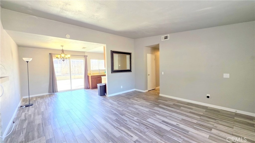1546 Clock Avenue - Photo 3