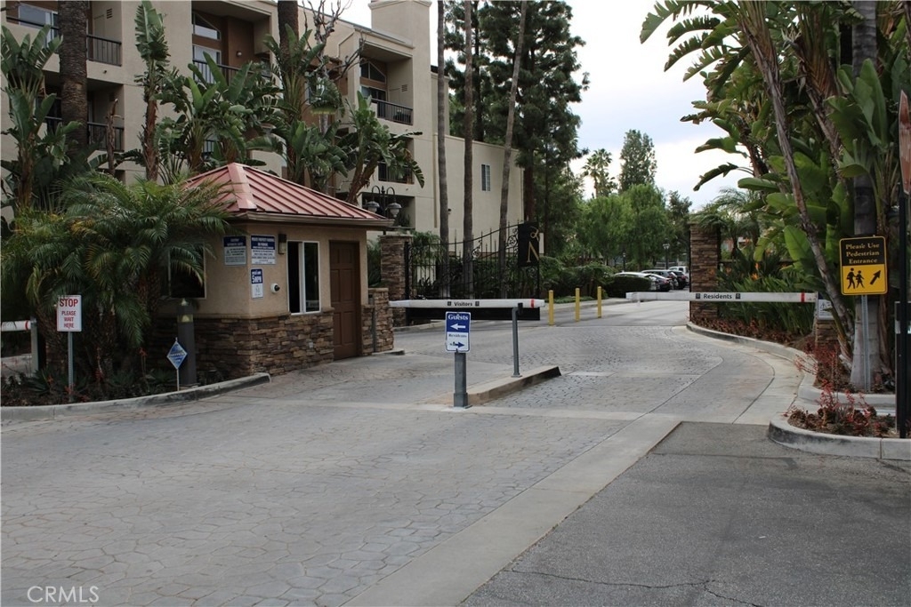 21520 Burbank - Photo 12