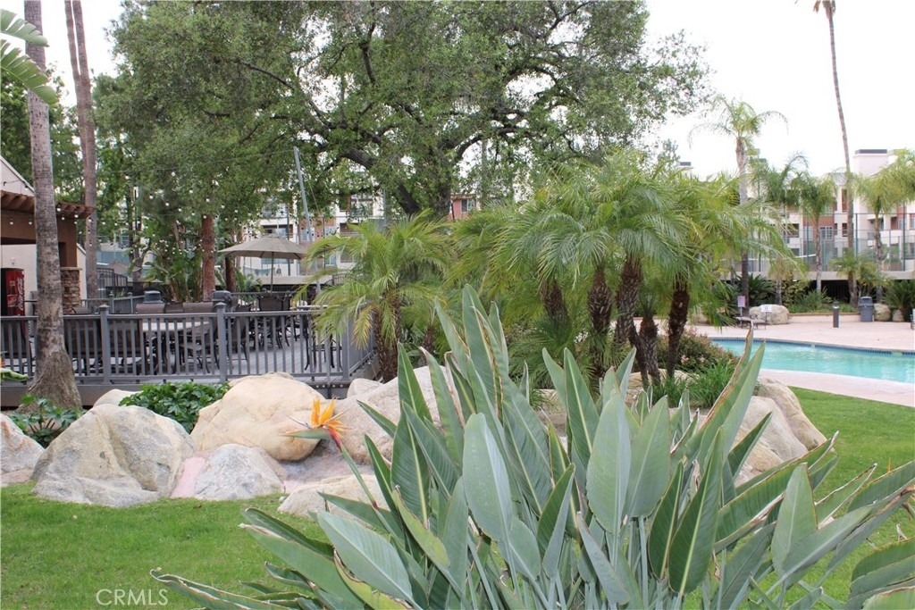 21520 Burbank - Photo 6