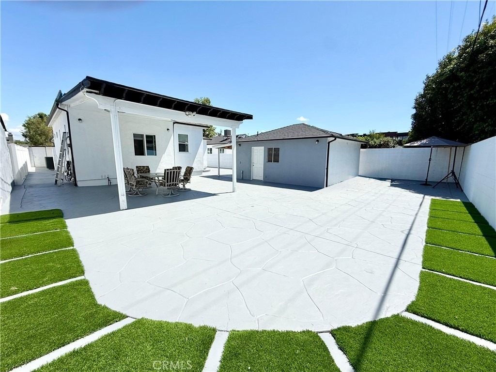 5639 Natick - Photo 1