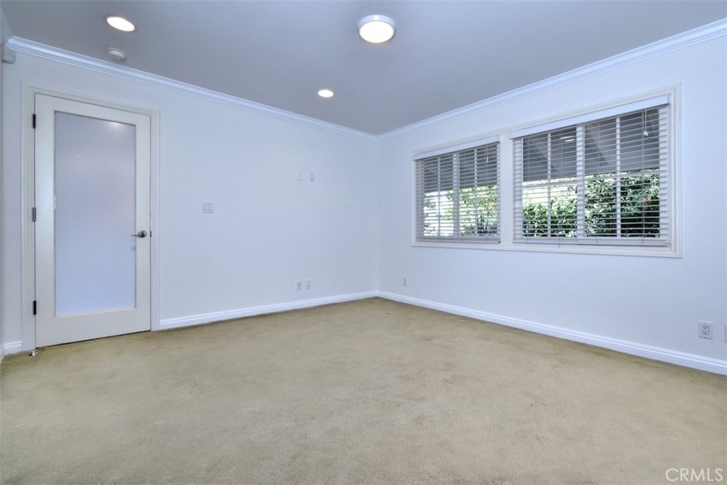 15344 Greenleaf Street - Photo 17