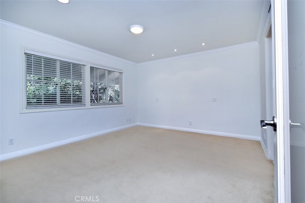 15344 Greenleaf Street - Photo 16