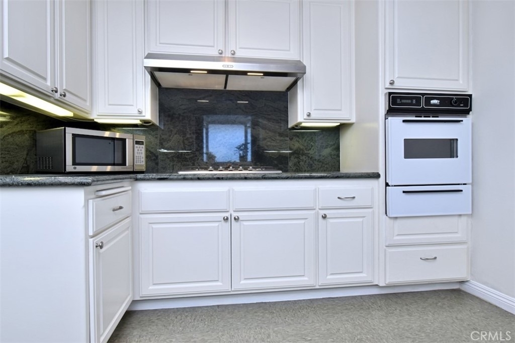 15344 Greenleaf Street - Photo 14