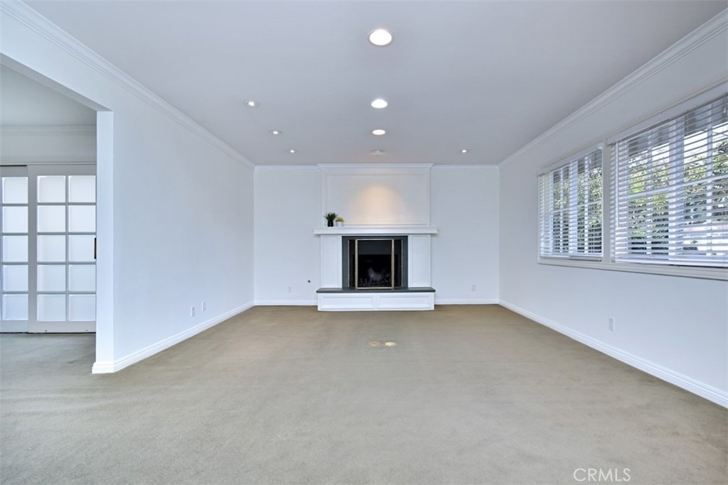 15344 Greenleaf Street - Photo 5
