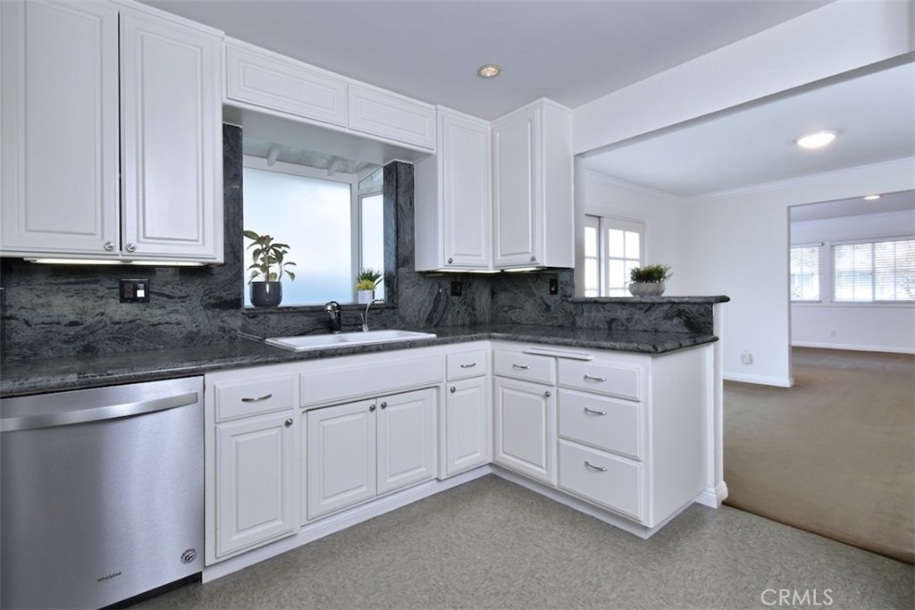 15344 Greenleaf Street - Photo 12