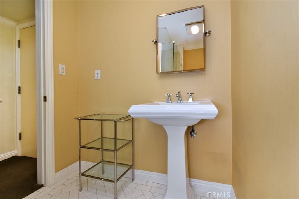 15344 Greenleaf Street - Photo 25