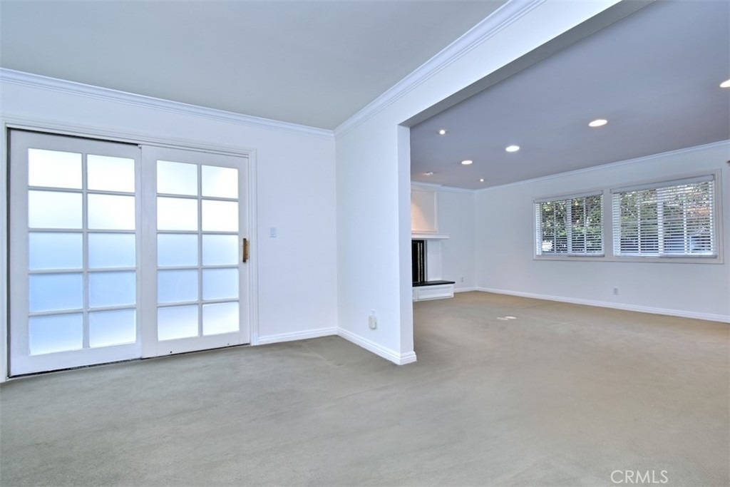 15344 Greenleaf Street - Photo 8