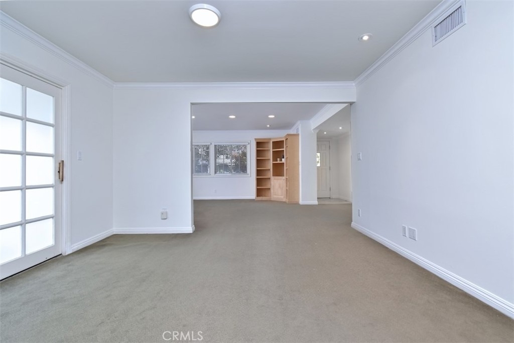15344 Greenleaf Street - Photo 10