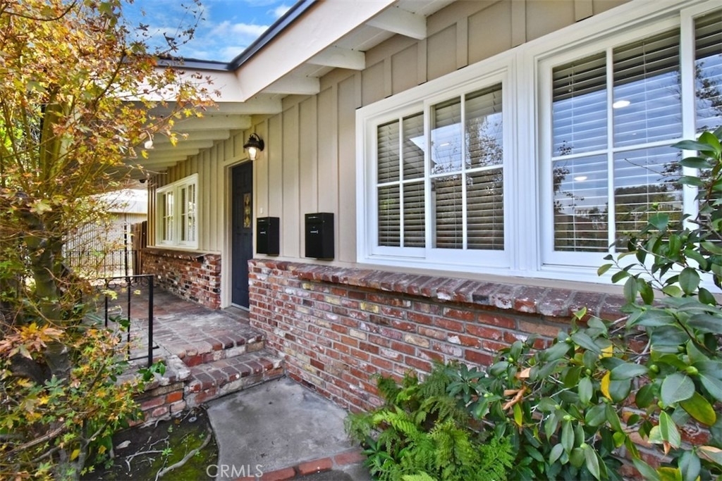 15344 Greenleaf Street - Photo 1