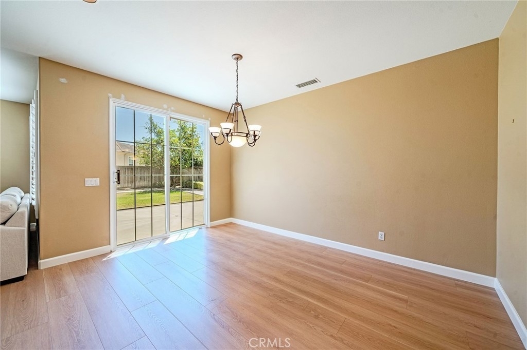 2226 Evans - Photo 5