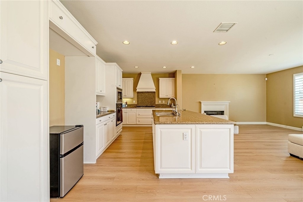 2226 Evans - Photo 11