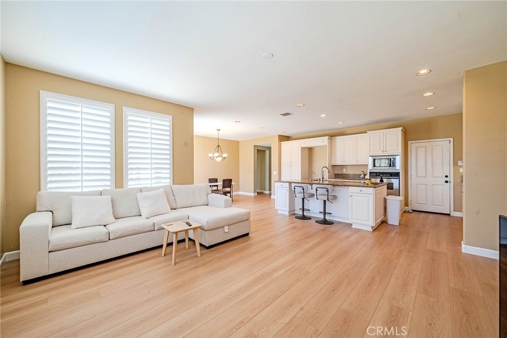 2226 Evans - Photo 7