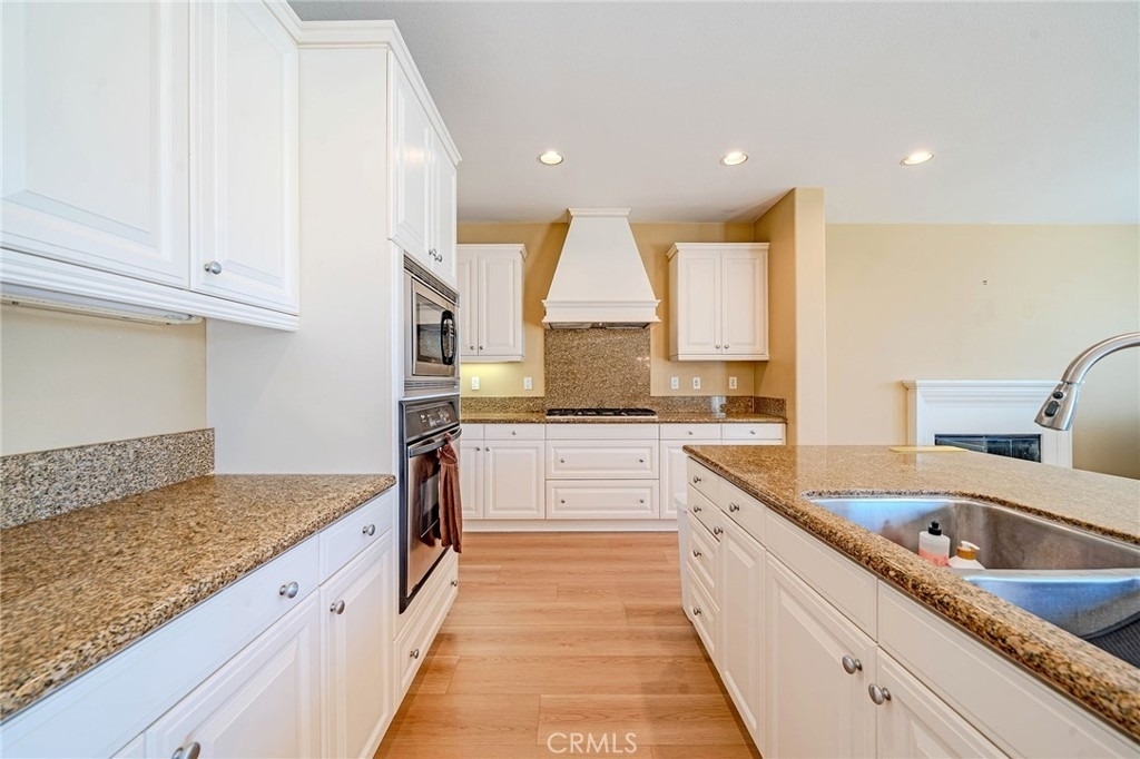 2226 Evans - Photo 9
