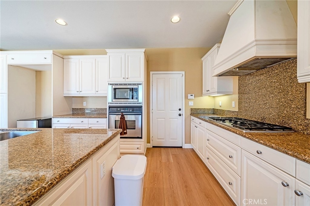 2226 Evans - Photo 10