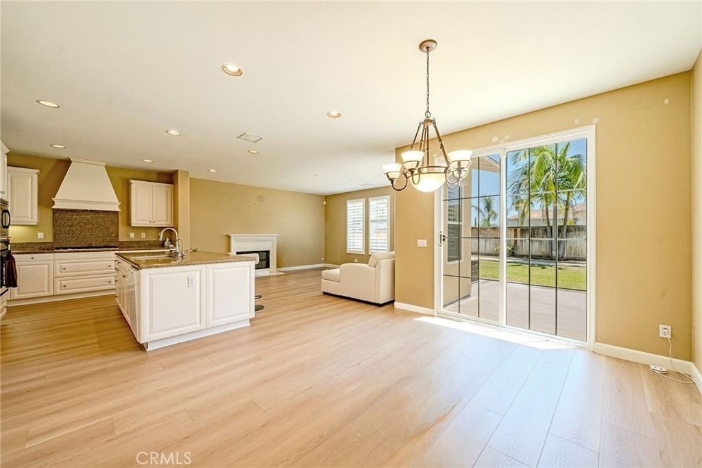 2226 Evans - Photo 4