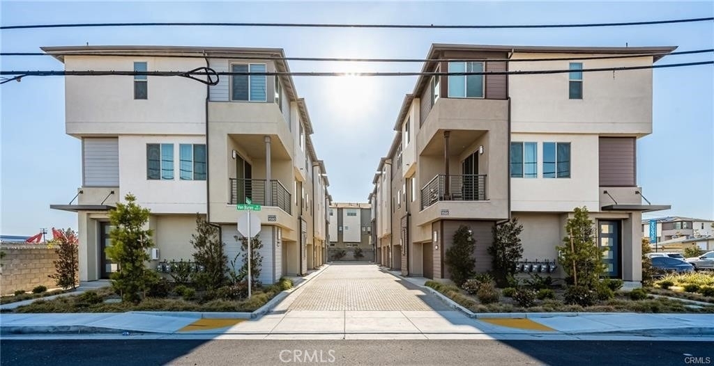 1590 E Hermosa - Photo 2