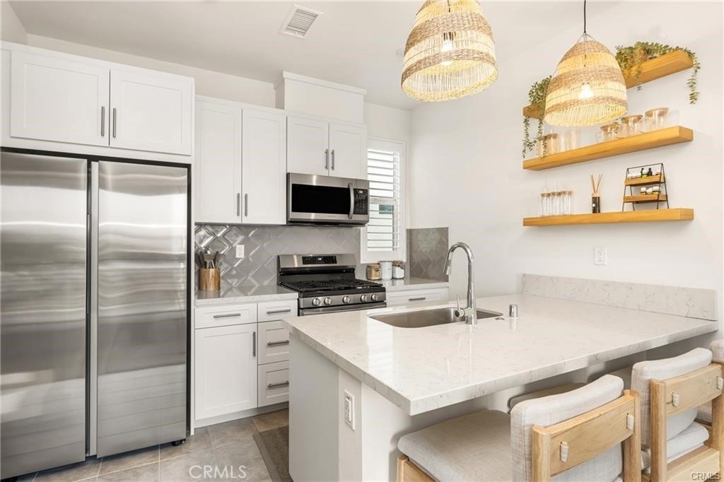 1590 E Hermosa - Photo 0