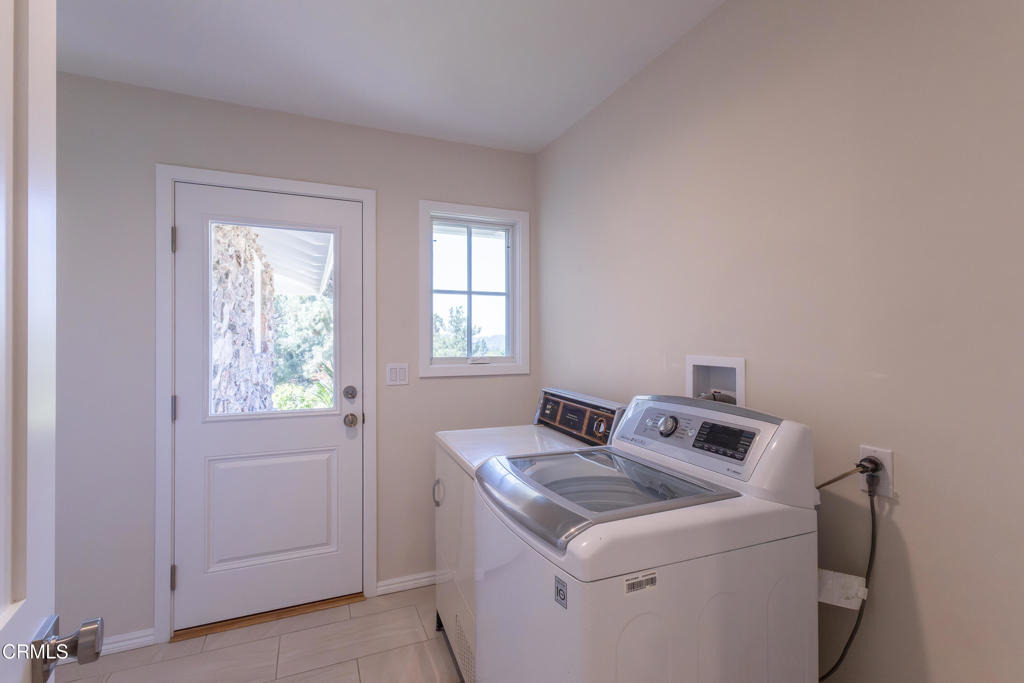 555 Paulette Place - Photo 11