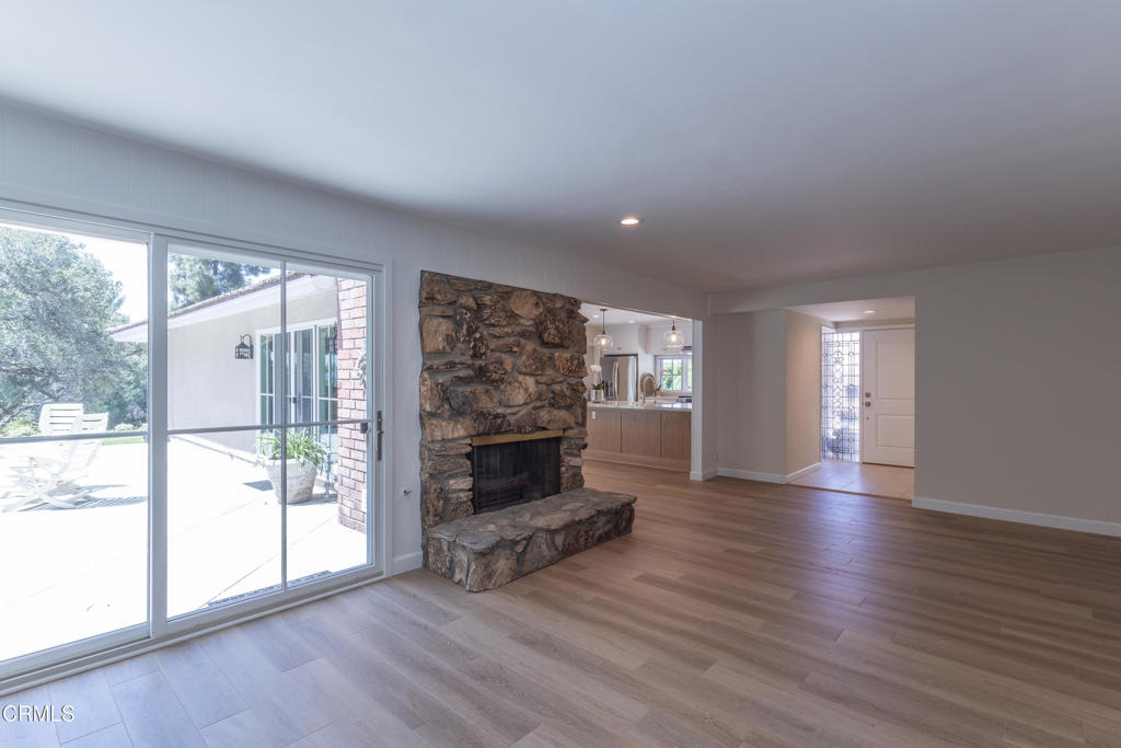 555 Paulette Place - Photo 3
