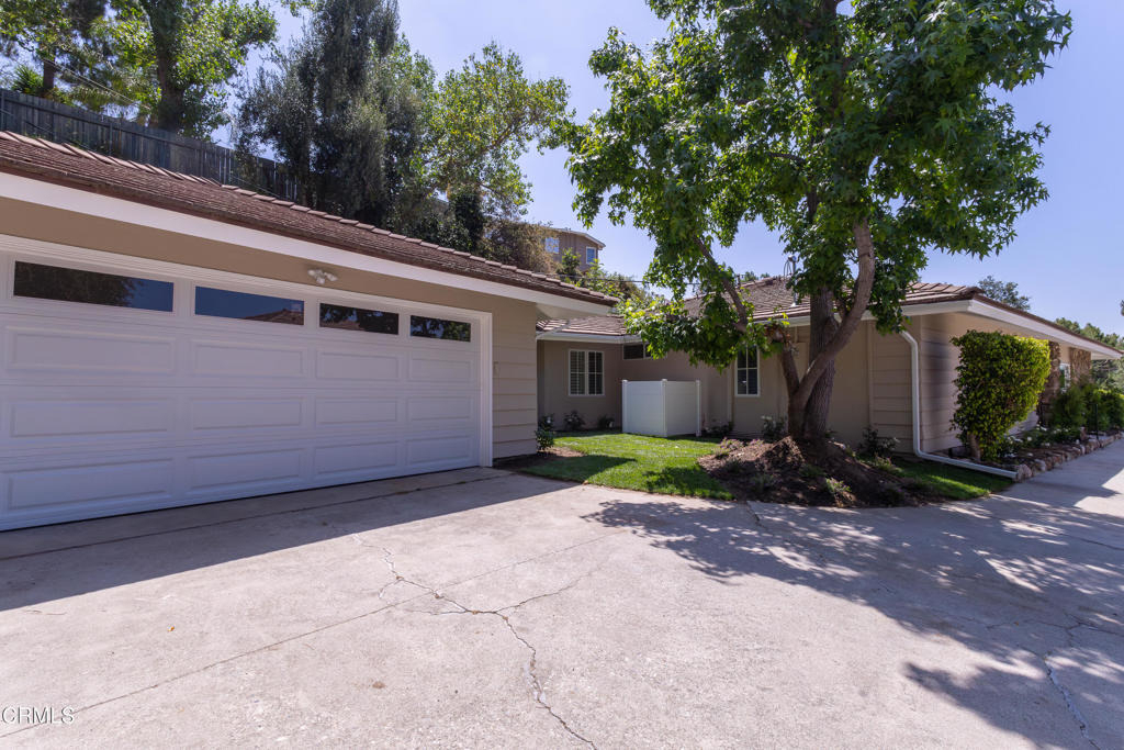 555 Paulette Place - Photo 39