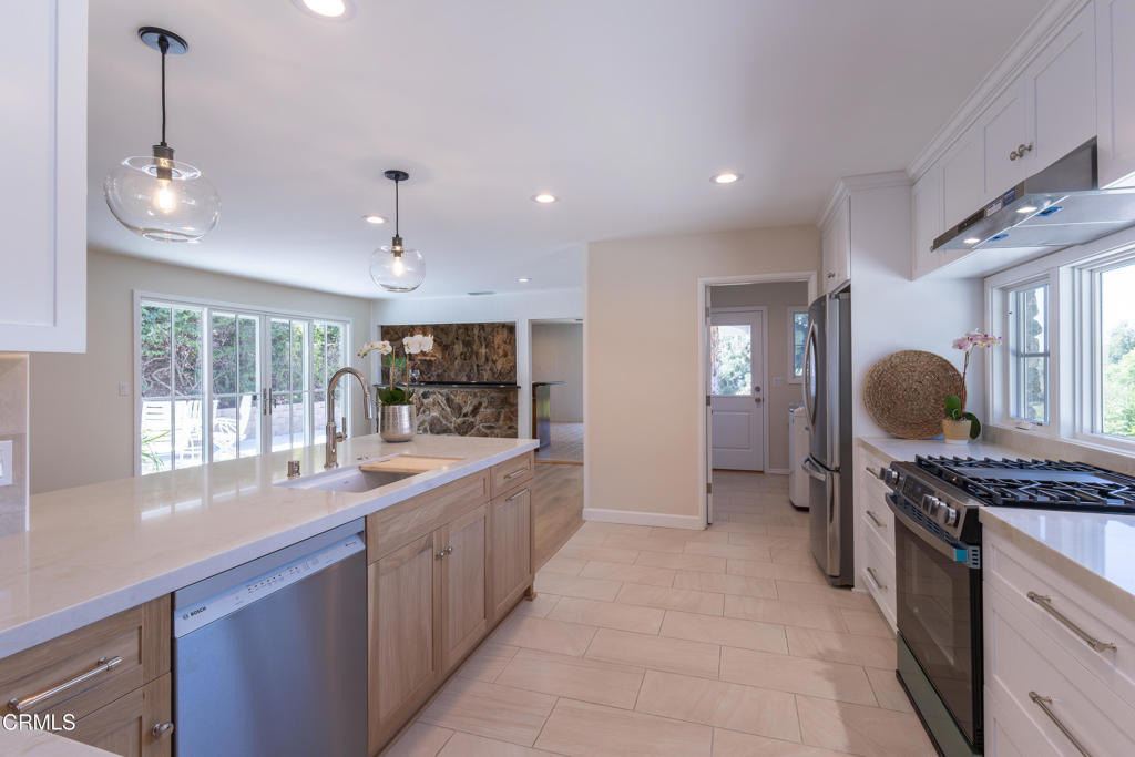 555 Paulette Place - Photo 5