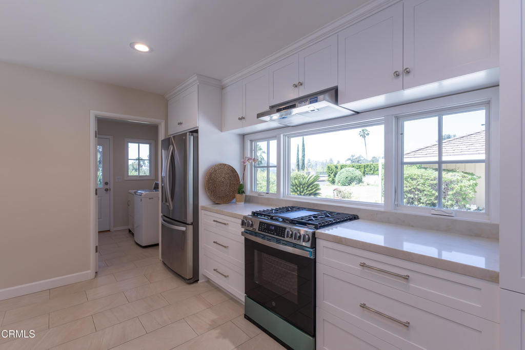 555 Paulette Place - Photo 6