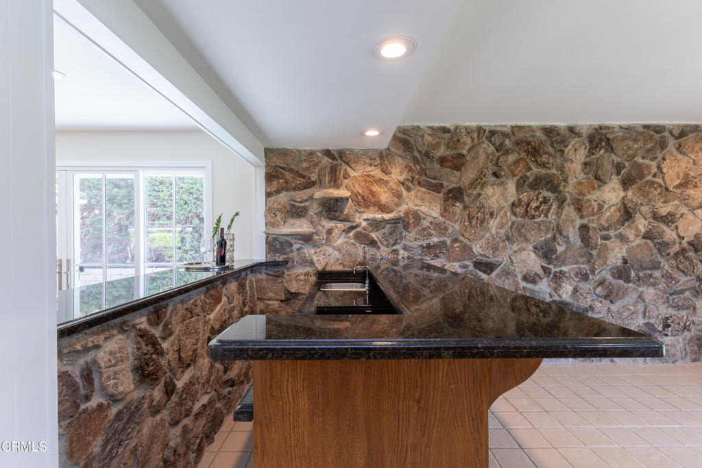 555 Paulette Place - Photo 9