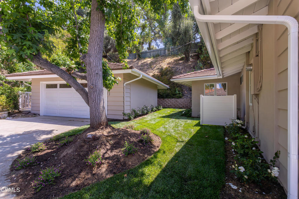 555 Paulette Place - Photo 40