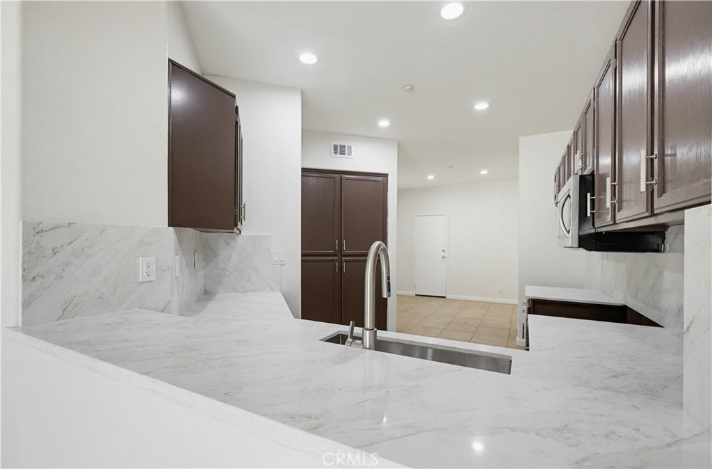 24 Heritage - Photo 15