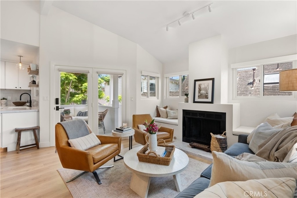 617 1/2 Acacia Avenue - Photo 3